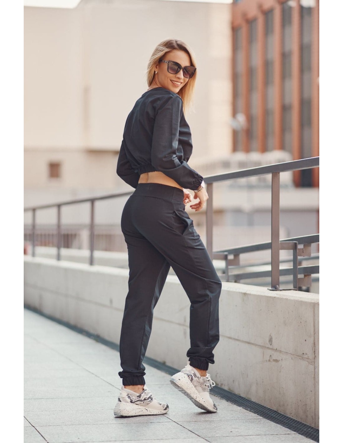 Smooth women\'s tracksuit in black FI529 - Online store - Boutique